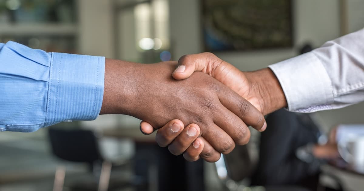 Business professionals shaking hands — Ghana Turkey business culture differences guide